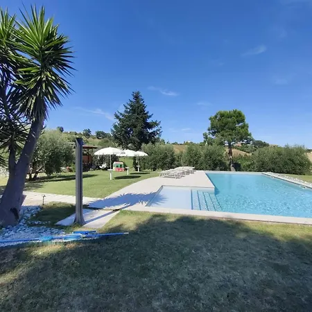 Casal La Ponderosa Bed & Breakfast SantʼElpidio a Mare