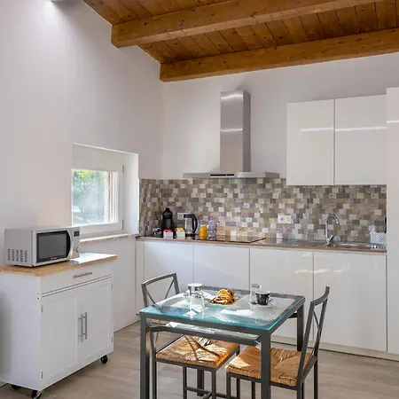 B&B Casal La Ponderosa 산텔피디오 아 마레